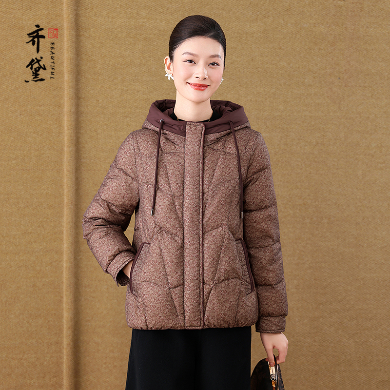 齐黛高端品牌羽绒服妈妈冬季2025新款连帽加厚复古洋气保暖短外套