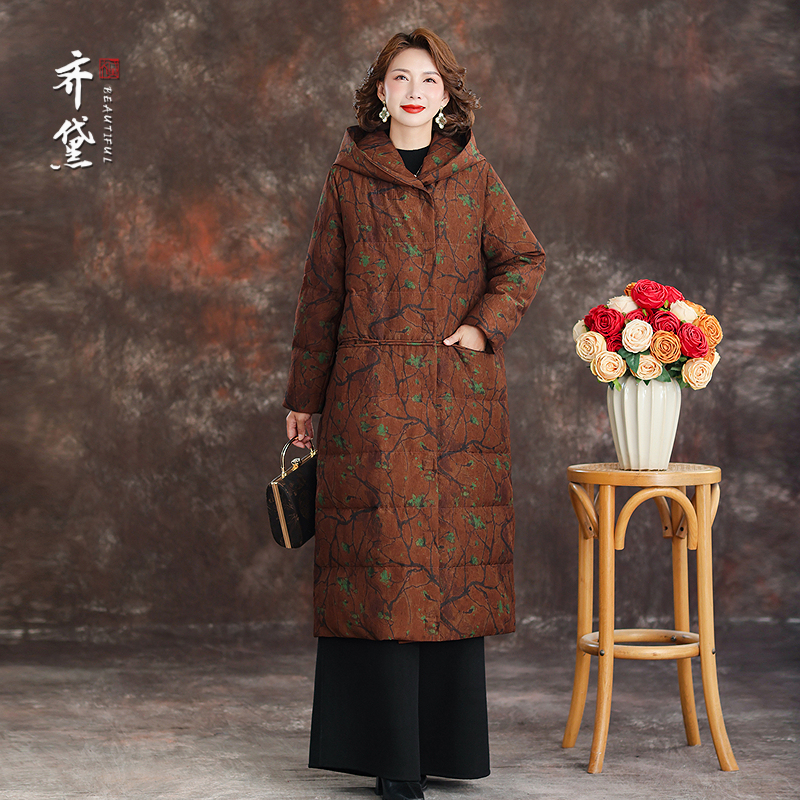 新中式高端鹅绒服妈妈高品质羽绒服女2025冬新款连帽宽松保暖外套