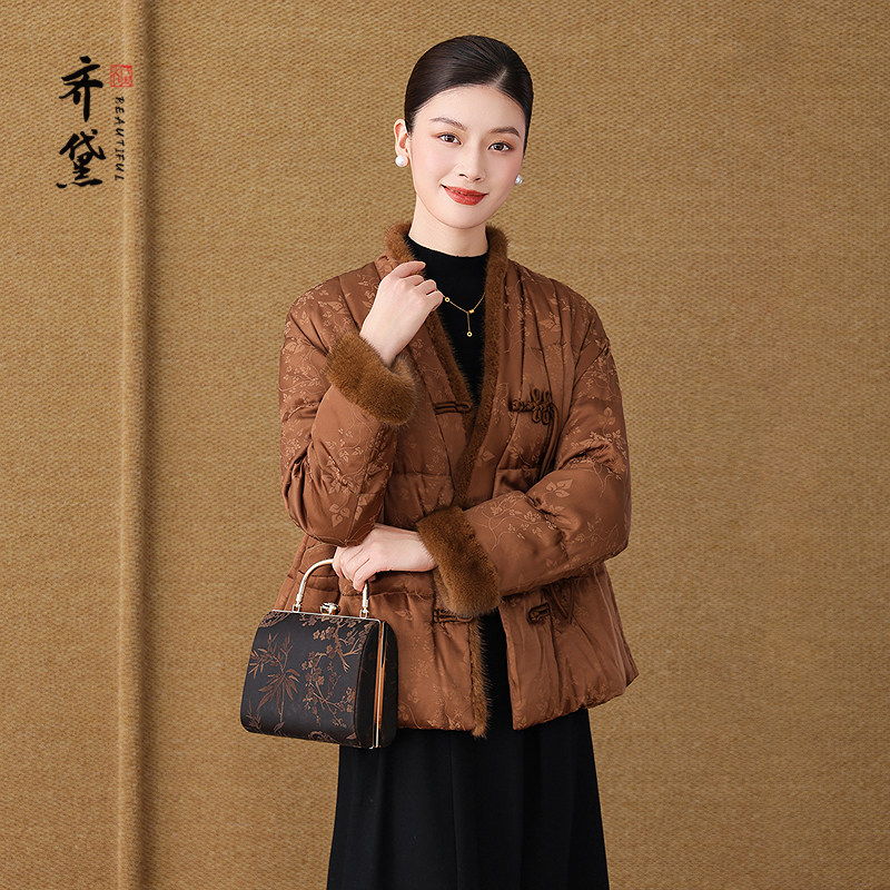 高端品牌鹅绒服女2025冬季新款V领新中式复古加厚妈妈羽绒服外套