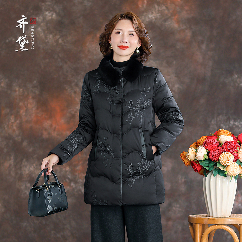 齐黛品牌妈妈洋气羽绒服女2025冬季新款加厚刺绣毛领洋气减龄外套
