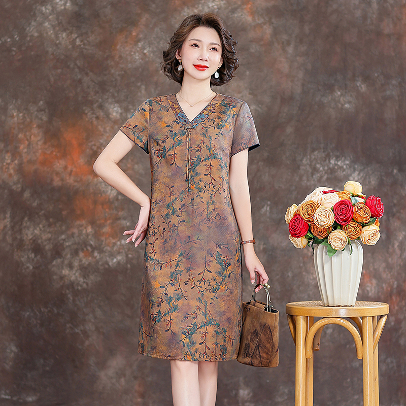 小个子妈妈桑蚕丝香云纱连衣裙女2025春夏新款V领妈妈真丝中长裙