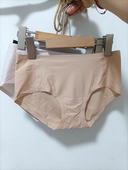 出口日本亲肤原单 中腰全包臀棉档三角裤 无感一片式 无痕女士内裤
