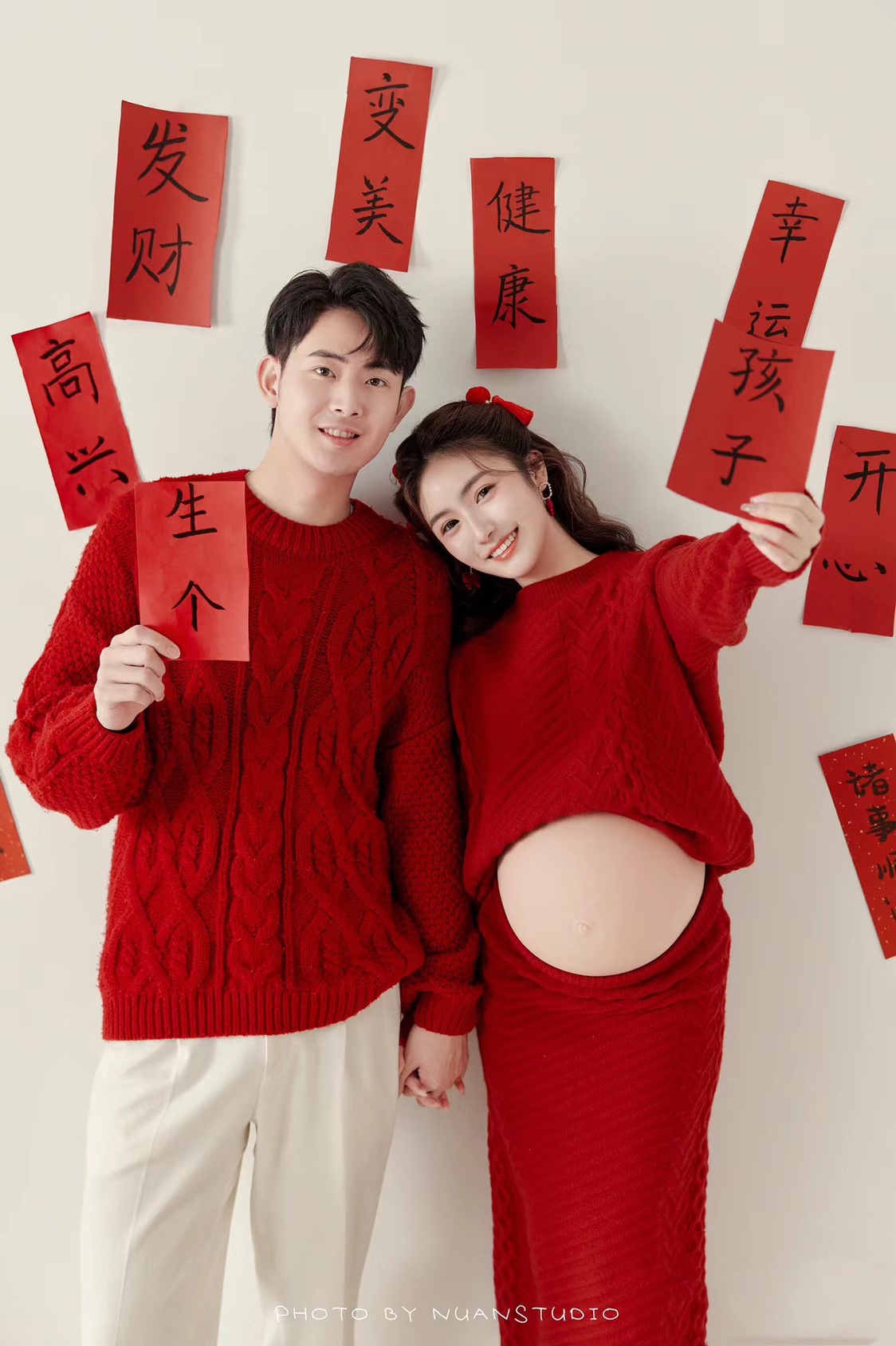 影楼新年主题红色情侣套装小清新情侣毛衣孕妇照衣服艺术照在家拍