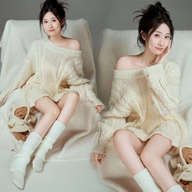 影楼拍照慵懒破洞斜肩针织毛衣女