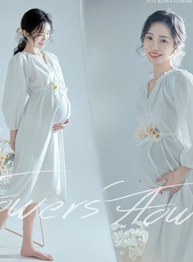 新款孕妇拍照服装影楼白色简洁唯美孕妇连衣裙大肚妈咪摄影艺术照