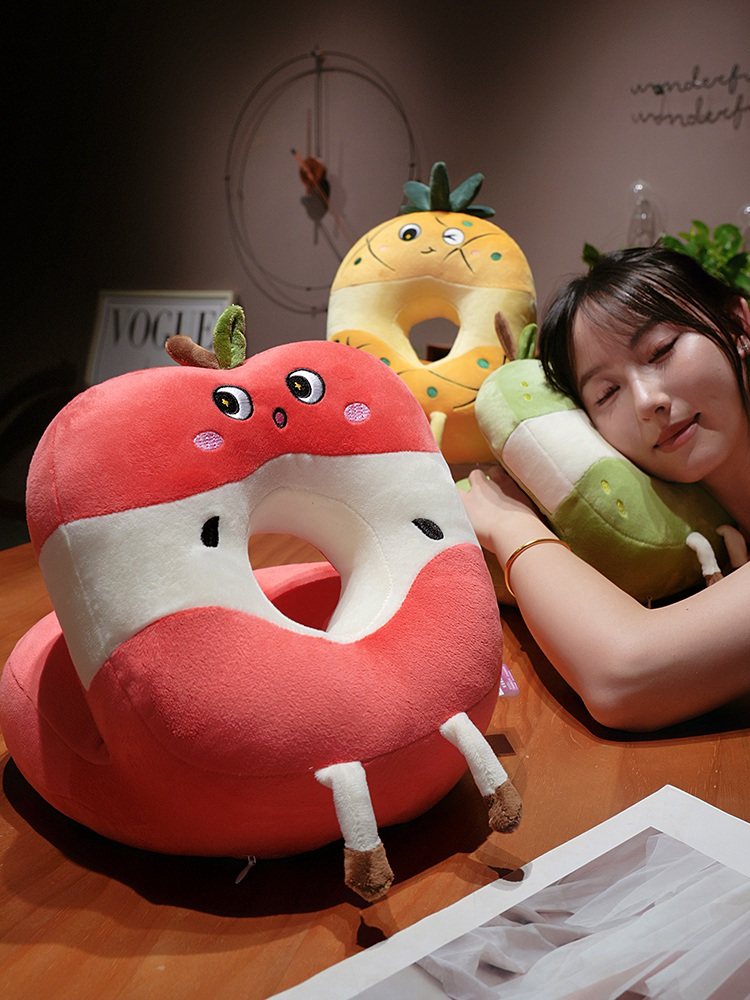 可爱卡通抱枕苹果菠萝玩偶公仔儿童生日礼物送女生创意午睡枕开学