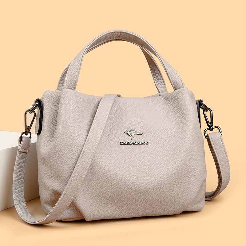 品牌真皮女包斜挎包包女款2025新款手提单肩包小包妈妈包百搭软皮