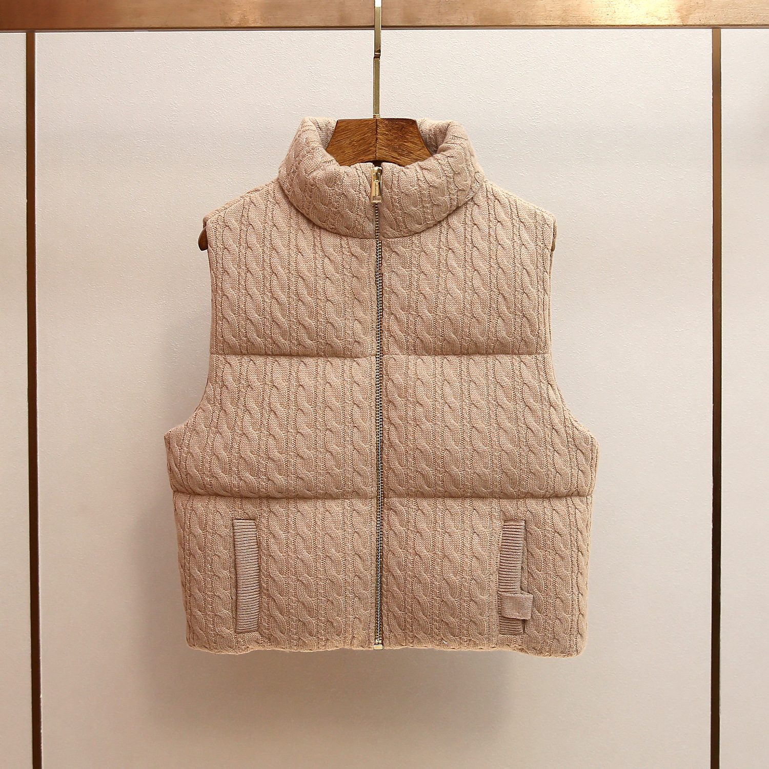 S家冬季新款法式减龄风休闲百搭立领针织拉链无袖马甲棉服外套女