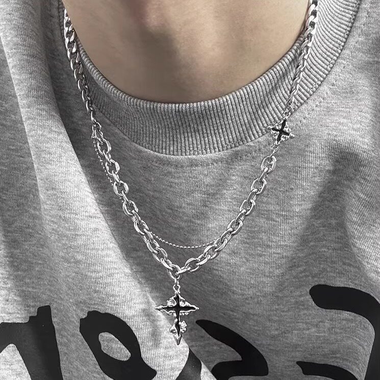 黑色溶解十字架吊坠项链男高级感痞帅毛衣链男款小众锁骨链潮钛钢