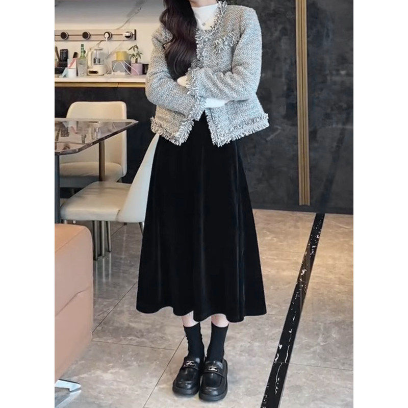 黑色高端金丝绒半身裙女春秋冬2025加绒气质垂感覆古显瘦a字伞裙