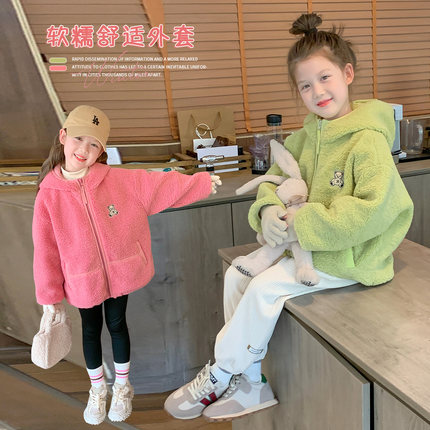 沫沫童装女童冬装连帽外套2024秋冬季新款儿童羊羔绒加绒加厚洋气