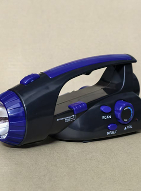 新款手摇发电收音机电筒调频76-108Mhz可充电应急照明战备老人乐