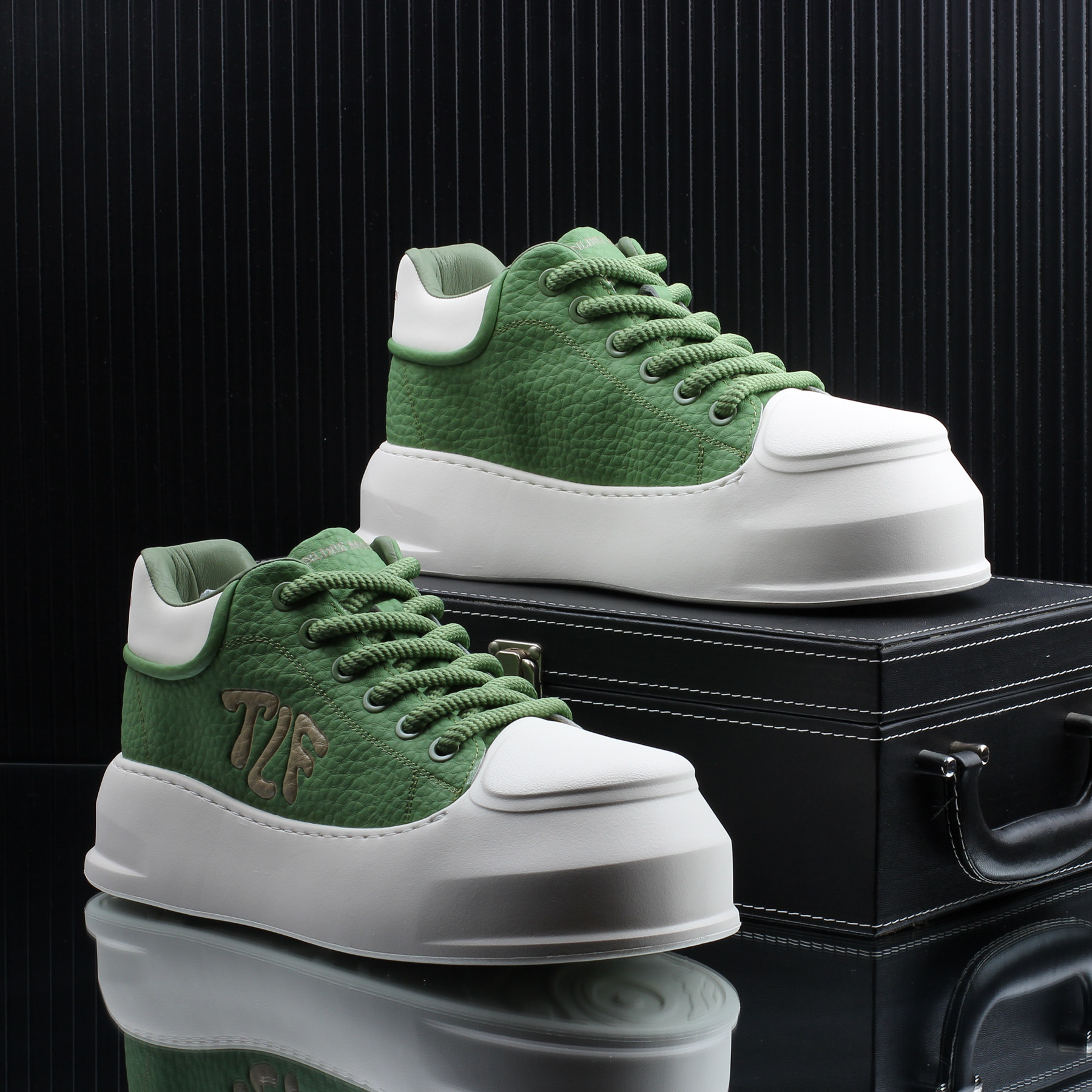 高级感潮牌时尚休闲板鞋男款潮鞋2025冬季新款爆款厚底增高鞋子男,流行男鞋,休闲板鞋,淘宝优惠券,粉丝福利购,淘宝优惠卷