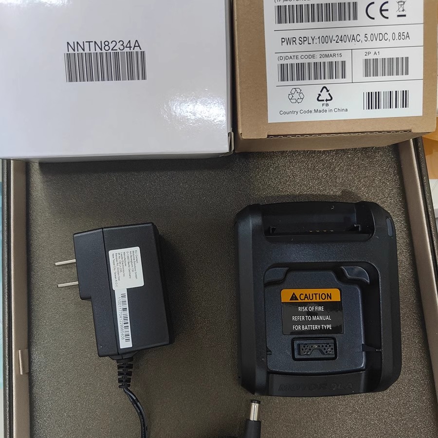 摩托罗拉MTP3150 MTP3100 MTP3250对讲机座充NNTN8234A智能充电器