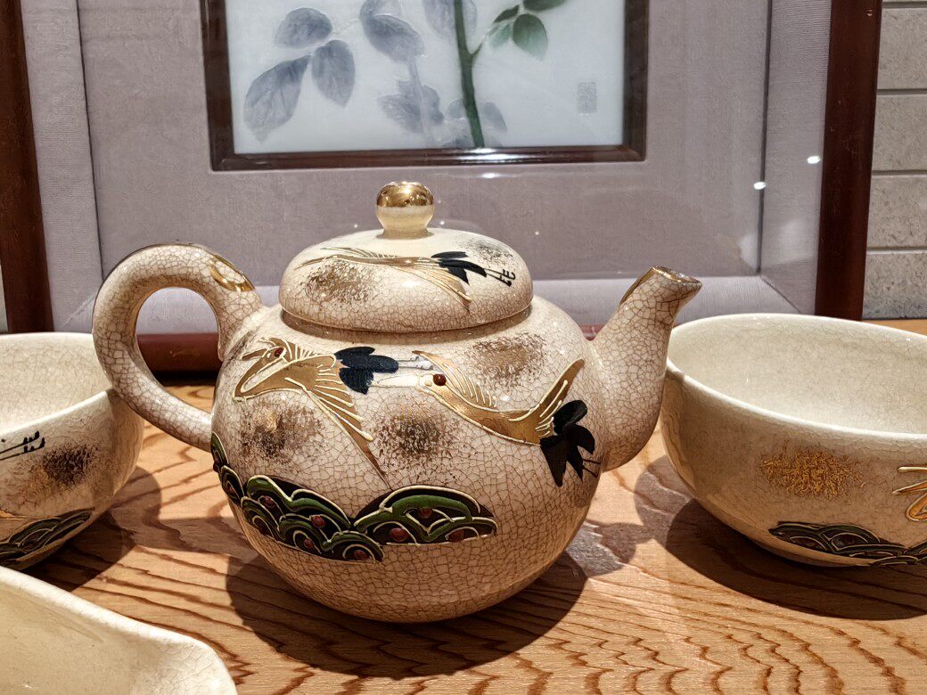 特惠:日本京都清水烧1后手壶1公道杯2茶杯,浮雕手绘,壶身开片