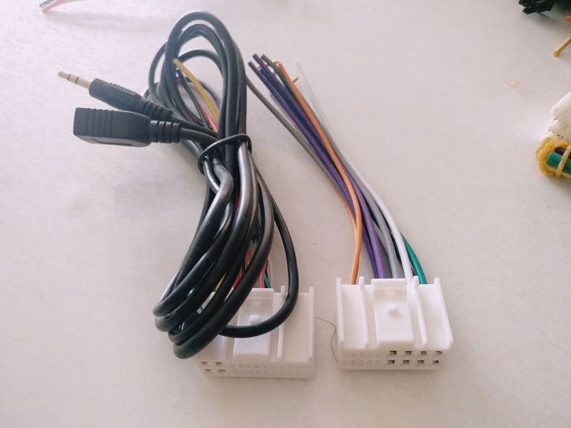 起亚智跑K2345新狮跑现代IX35新悦动名图朗动汽车CD机尾线usbAUX