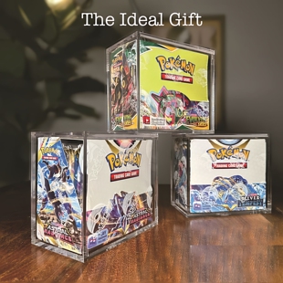 宝可梦卡牌盒保护防尘盒亚克力宠物小精灵卡牌收纳盒透明手办展示