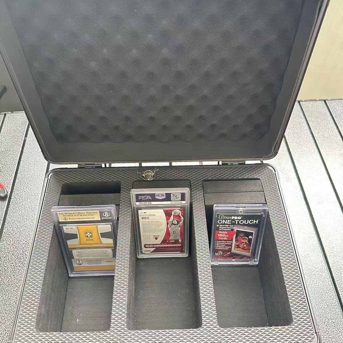 哪吒评级卡砖收纳箱WS三排手提箱