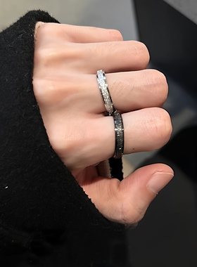 非黑即白星河磨砂戒指男女高级感小众设计情侣对戒钛钢不掉色指环