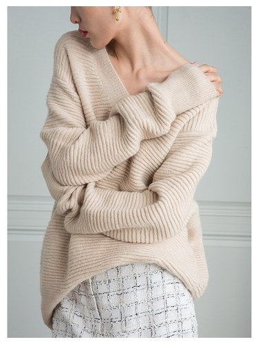 bow实用主义风羊绒纱机理大毛衣