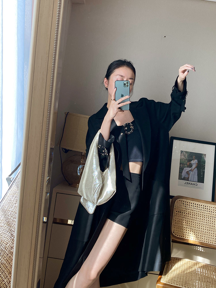 a bow | 『经典超黑 』真香系列 一件会摇摆的风衣