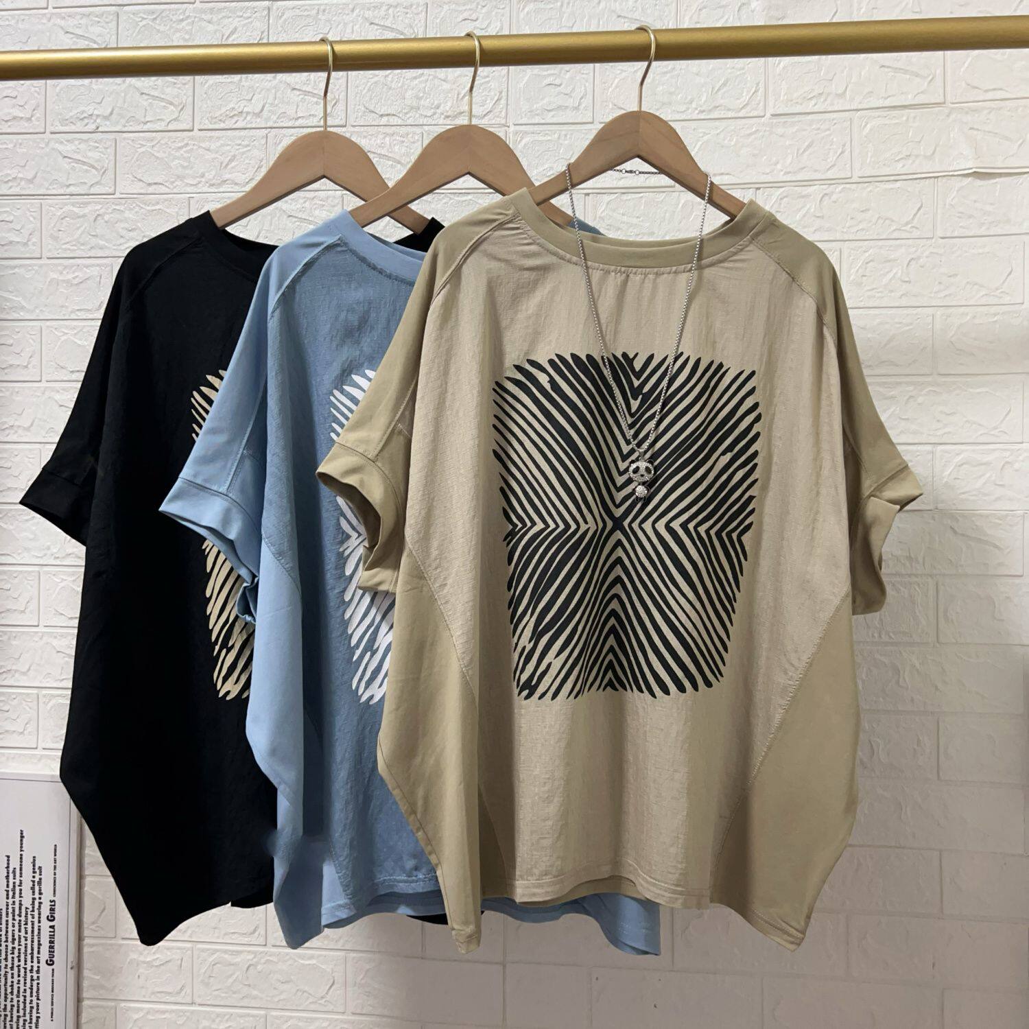 胖mm特大码300斤宽松休闲蝙蝠袖上衣女夏季遮肉显瘦条纹衫短袖T恤