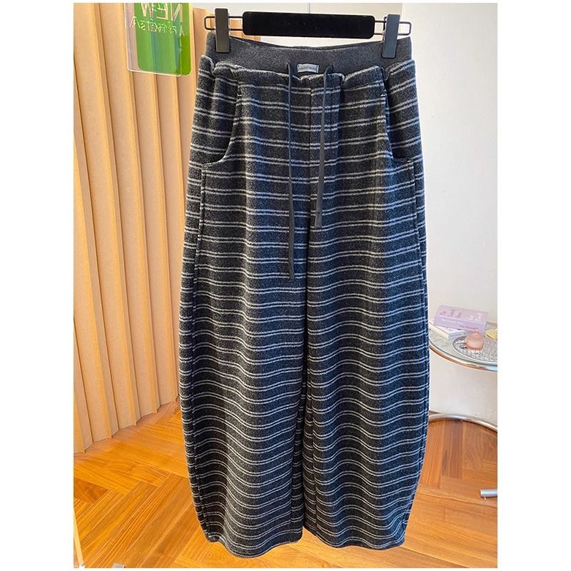 大码300斤学院风加绒保暖条纹休闲阔腿裤女胖mm秋冬新款弯刀长裤