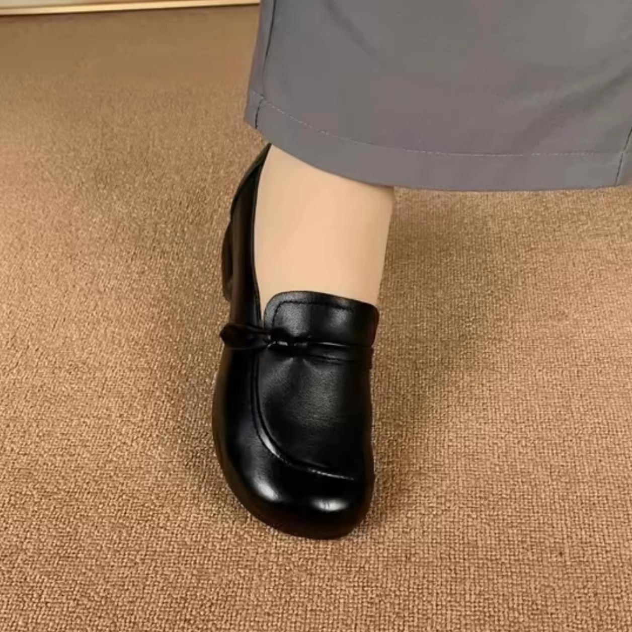 低跟真皮单鞋女春秋新款圆头软底复古舒适百搭平跟粗跟妈妈鞋女鞋