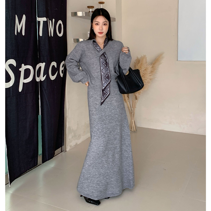 韩系高级感灰色针织连衣裙子女秋慵懒风毛衣套装长裙
