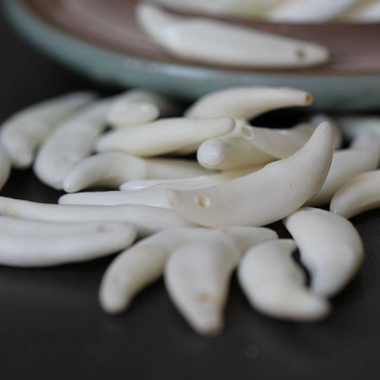 黑狗牙犬齿吊坠编宝宝儿童手链饰品宝妈孕妇老人儿童别针diy材料