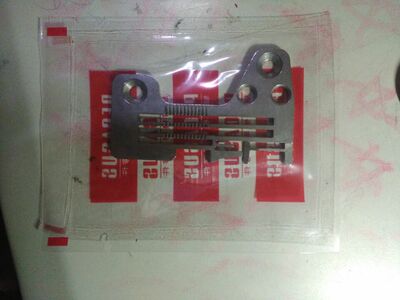 工业缝纫机拷边机配件针板宝狮TP604A43四线包缝机SH6004优质针板