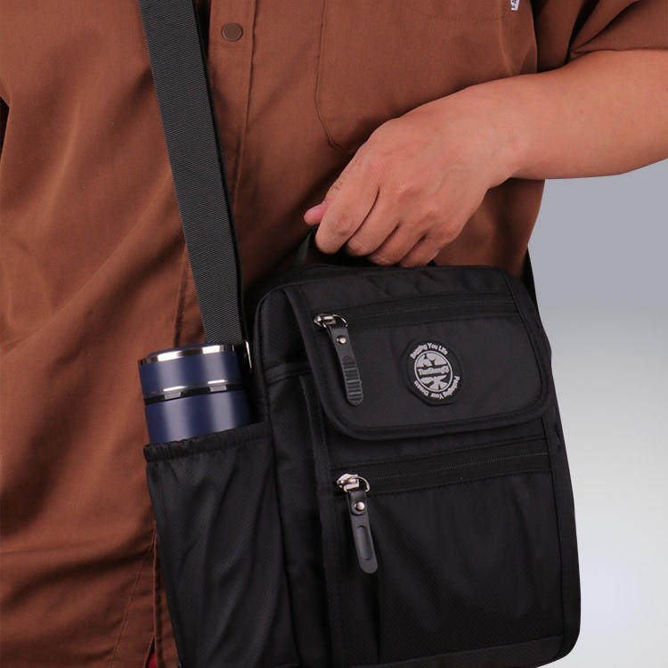 香港代购男士斜挎包新款手提单肩包大容量水杯架旅行包男士便携包