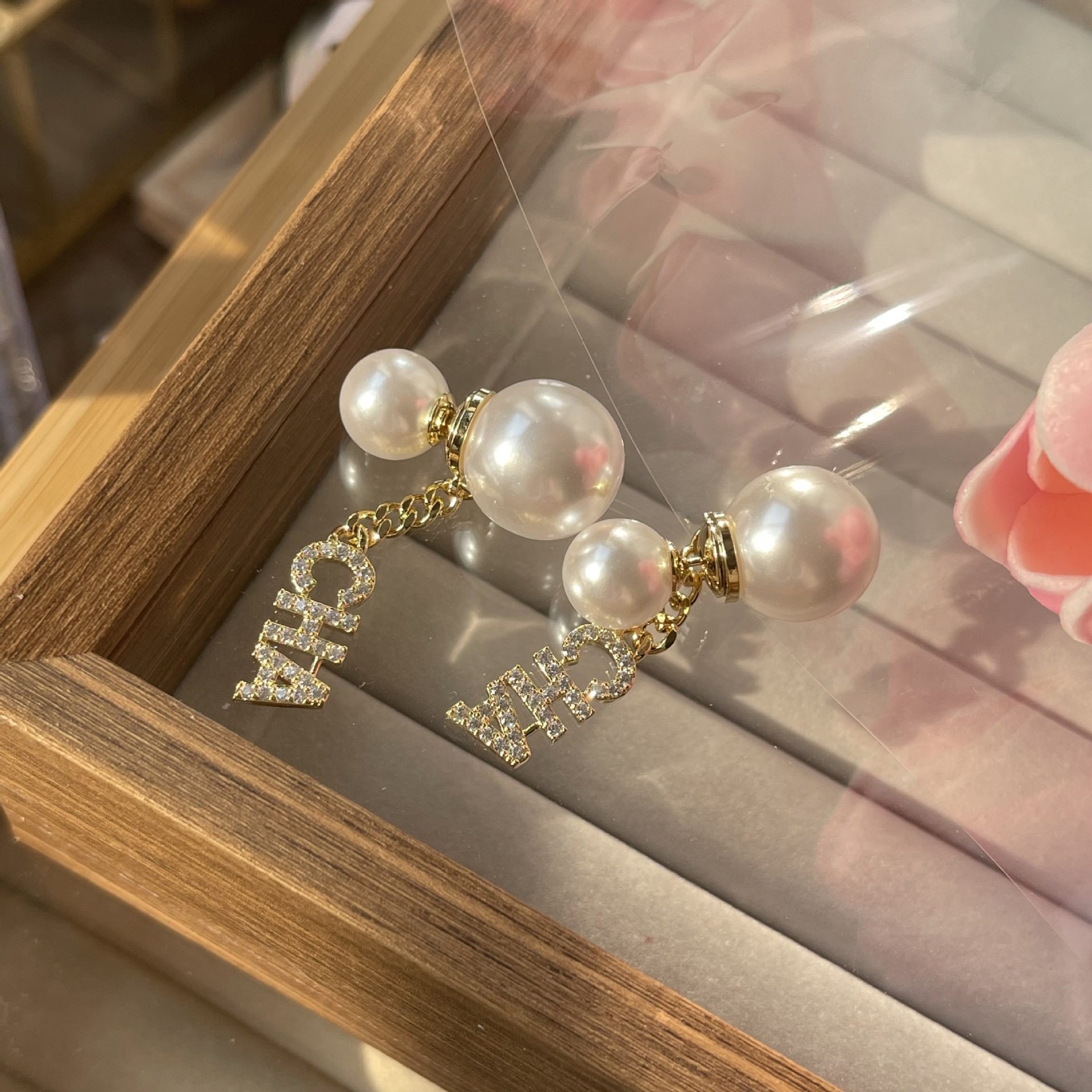 字母CHA耳环S925银针前后戴珍珠大气时尚微镶锆石耳环女百搭时尚,饰品/流行首饰/时尚饰品新,耳环,淘宝优惠券,粉丝福利购,淘宝优惠卷