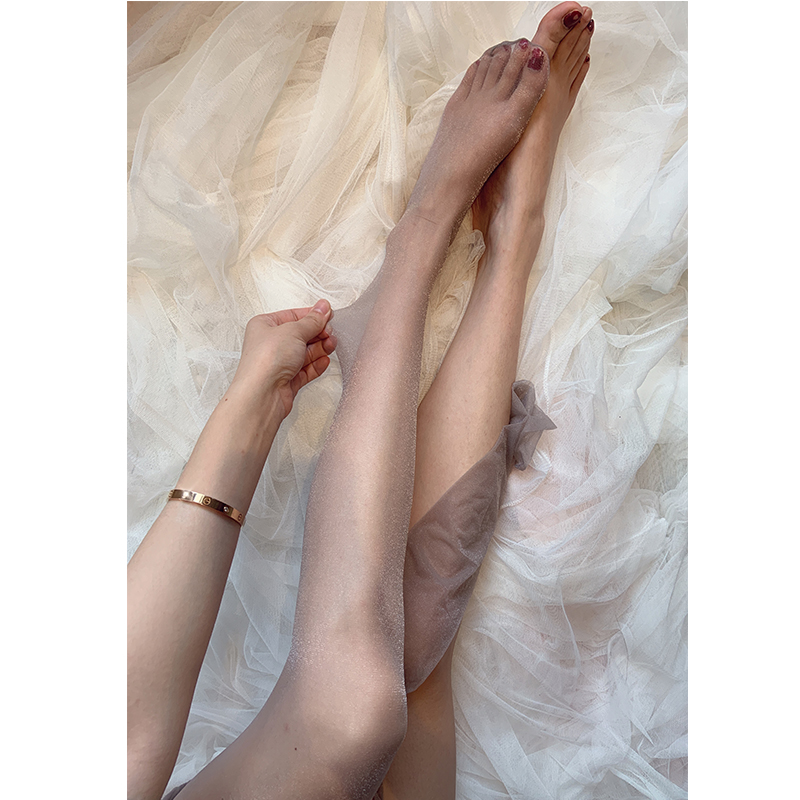 见男友紧身保密闪光开档黑丝袜