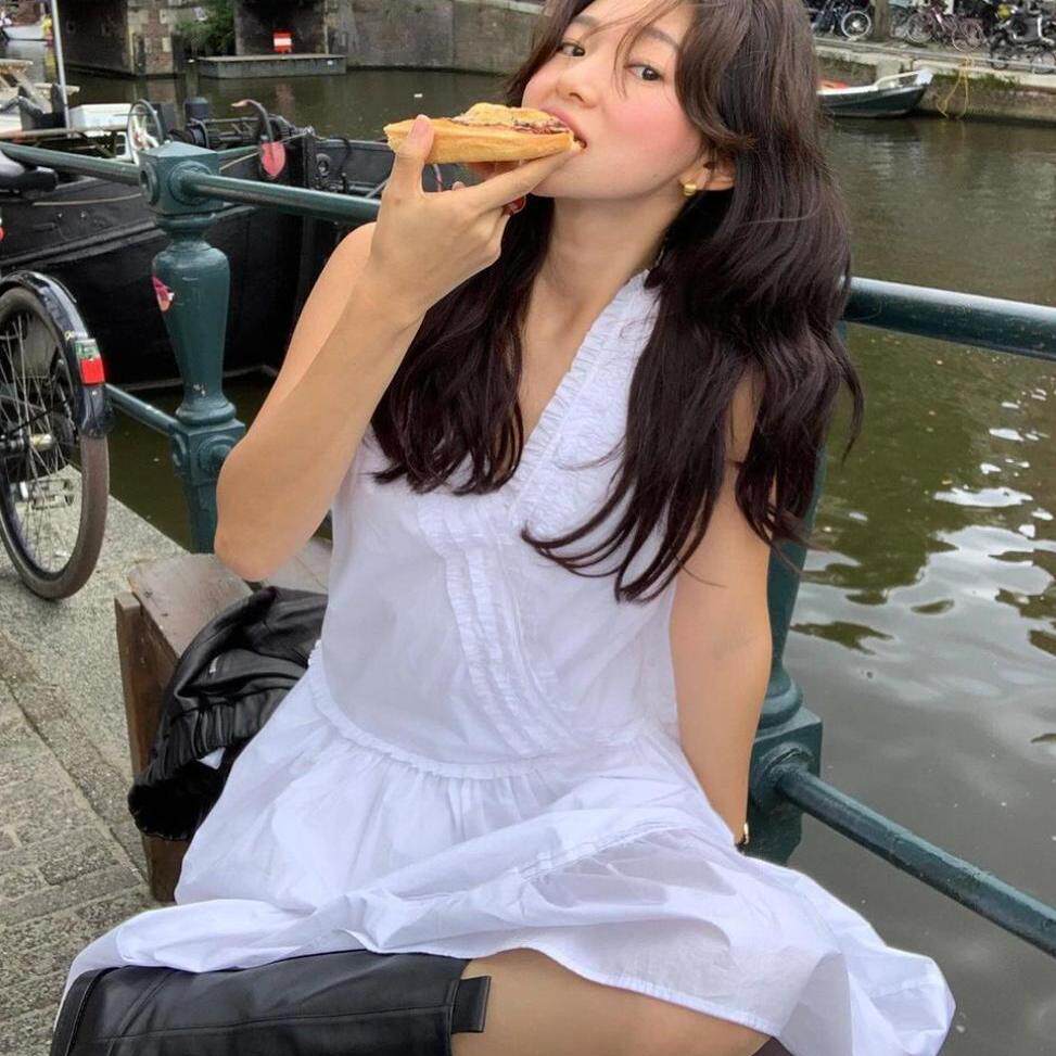 ins风收腰V领花边中长裙图片