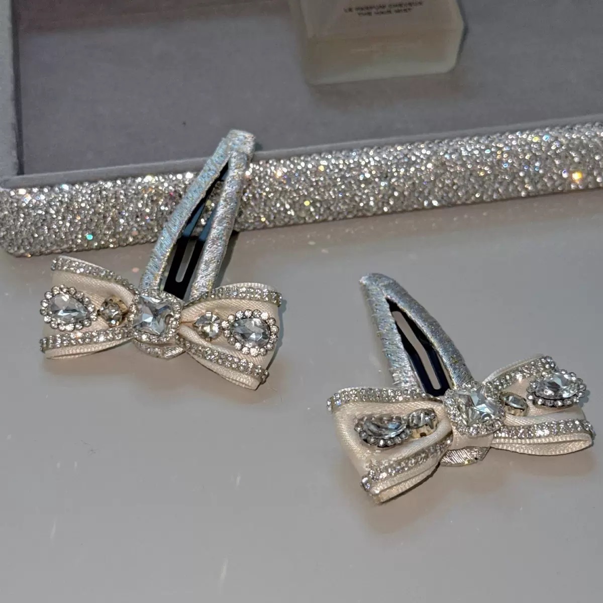 新款精致百搭可爱轻奢仙气白色蝴蝶结水钻BB夹法式发饰轻婚纱头饰