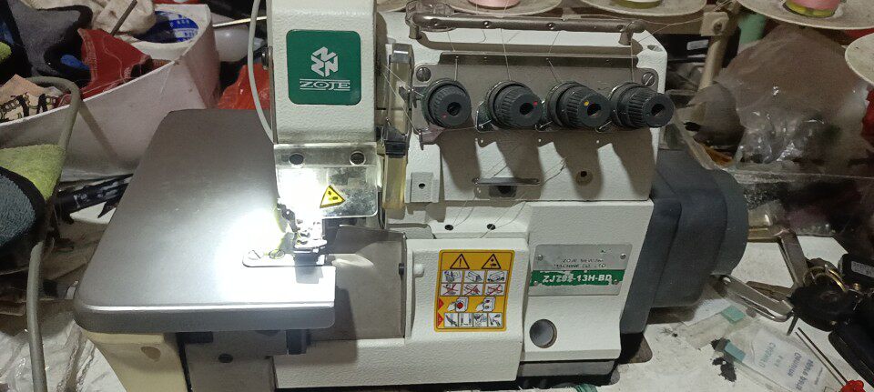 八成新杰克中捷锁边机拷边机四线静音节能电机家用加工整套二手