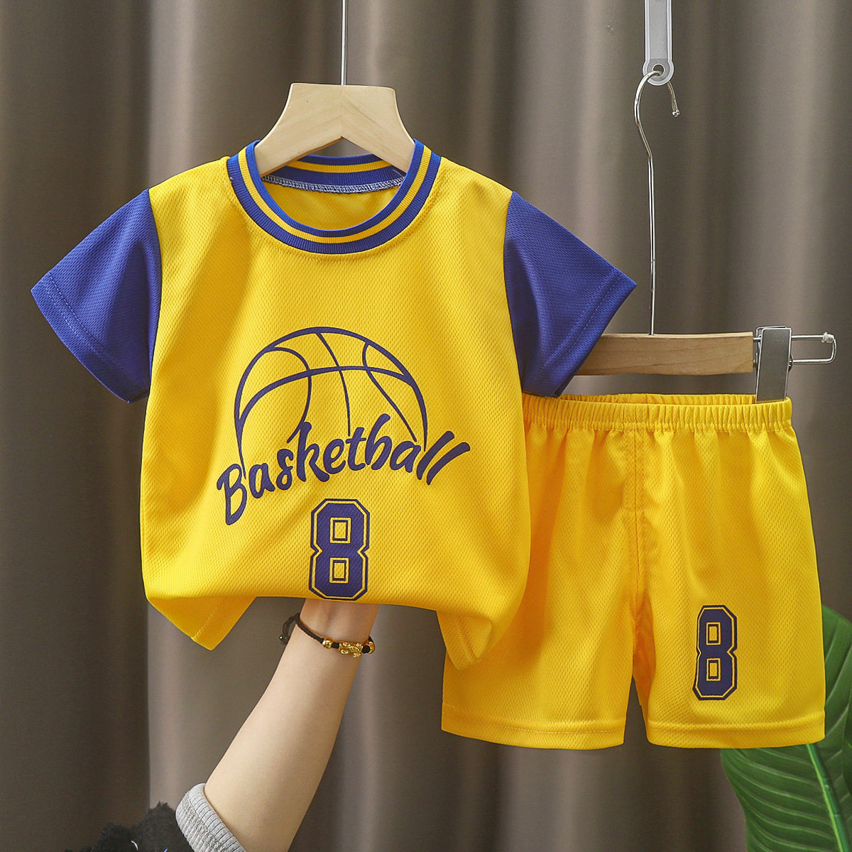 儿童短袖套装篮球服男童运动速干衣中大童短裤两件套幼儿园表演服