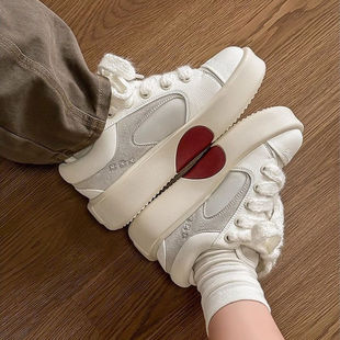 大码女鞋41-43考拉灰设计爱心板鞋男女厚底休闲小白鞋情侣面包鞋