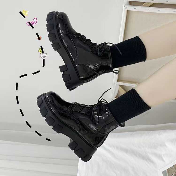 宽胖脚大码女鞋41-43欧洲站秋冬短靴女42高帮厚底机车马丁靴英伦