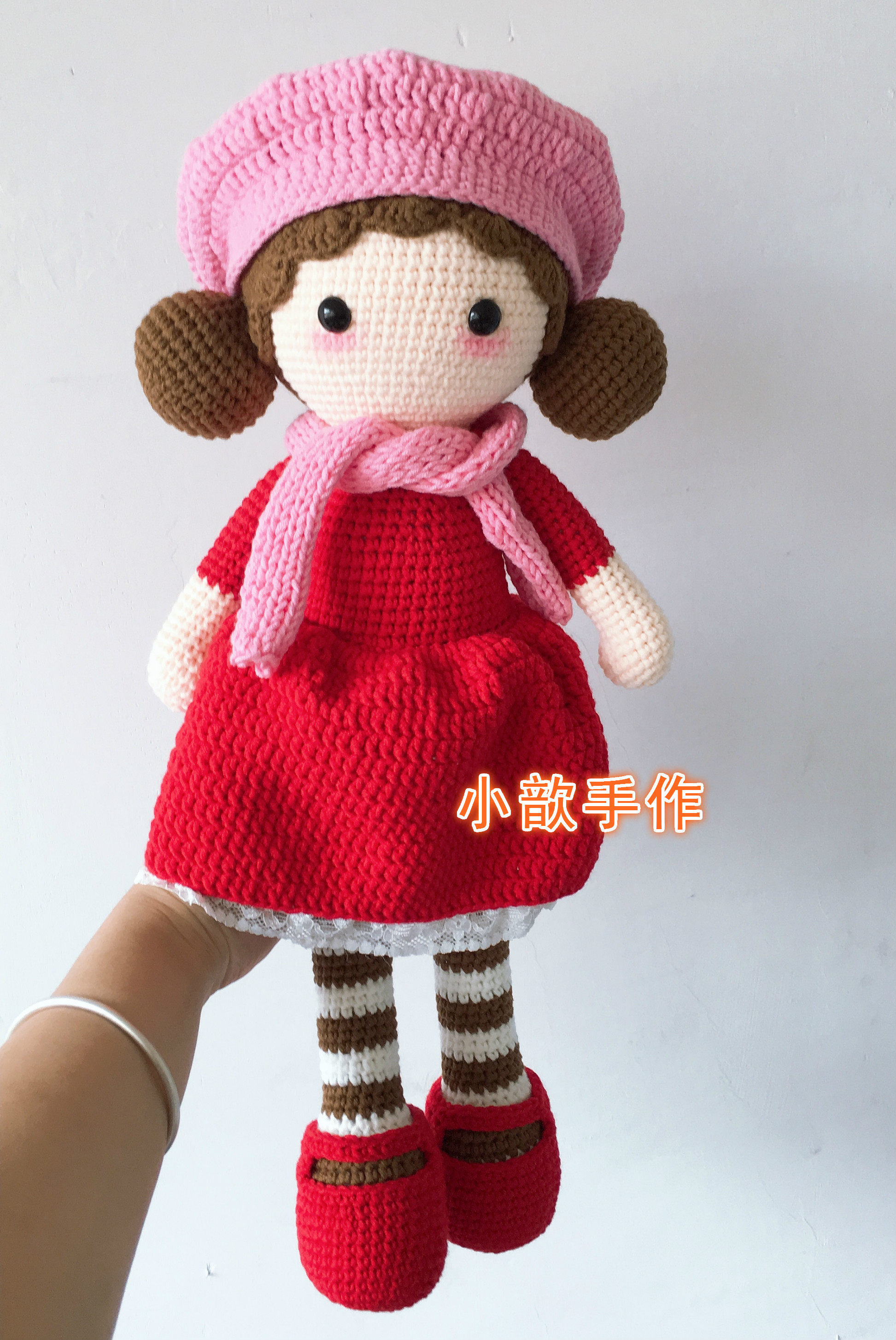 贝雷帽女孩娃娃编织成品