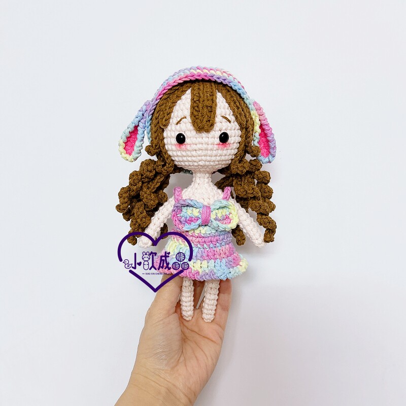 彩兔装小女孩钩针毛线娃娃成品