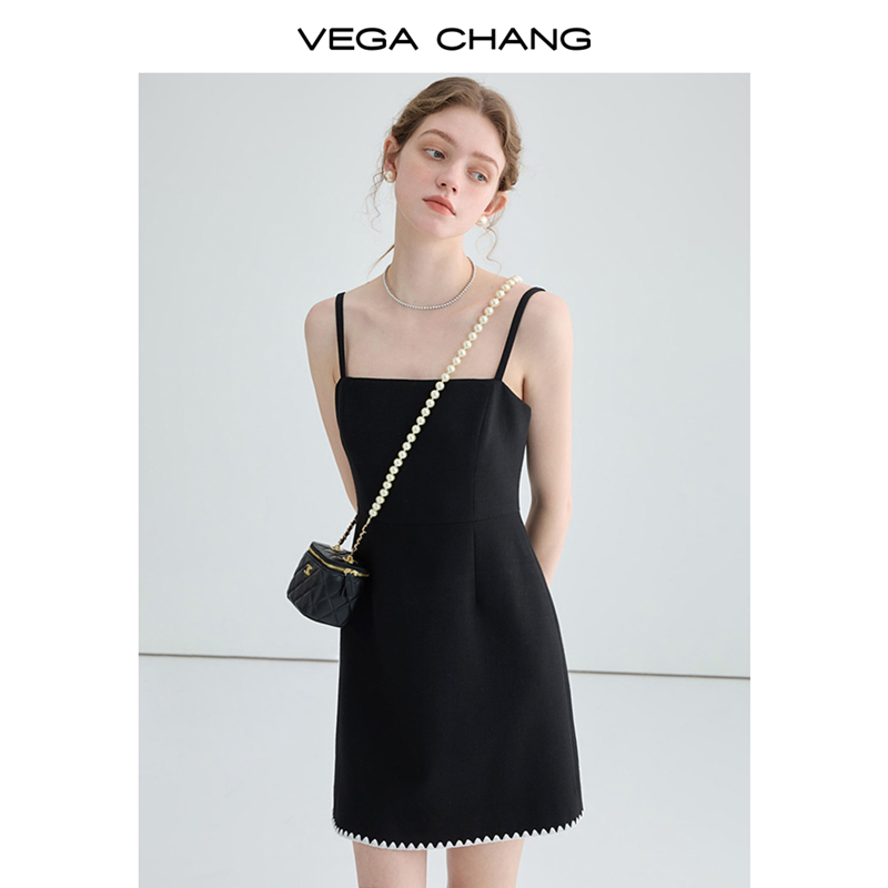 VEGA CHANG黑色显瘦气质吊带裙子女2024春秋新款贝壳绣露肩连衣裙