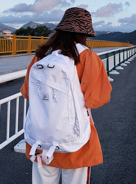 MYE潮牌双肩包轻量化男出游情侣旅游登山背包大容量学生电脑包女