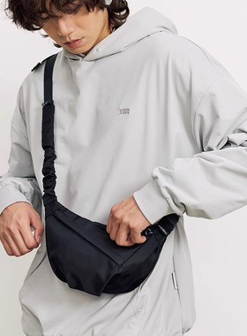 MYE斜挎包潮牌日系小众饺子单肩包旅行护照工装男街头尼龙手机包