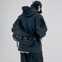 Mye Nhật Bản Thương hiệu Thương hiệu BADGE MESSENGER TAG cập đeo chéo nam túi đeo chéo hình hộp chữ nhật nam