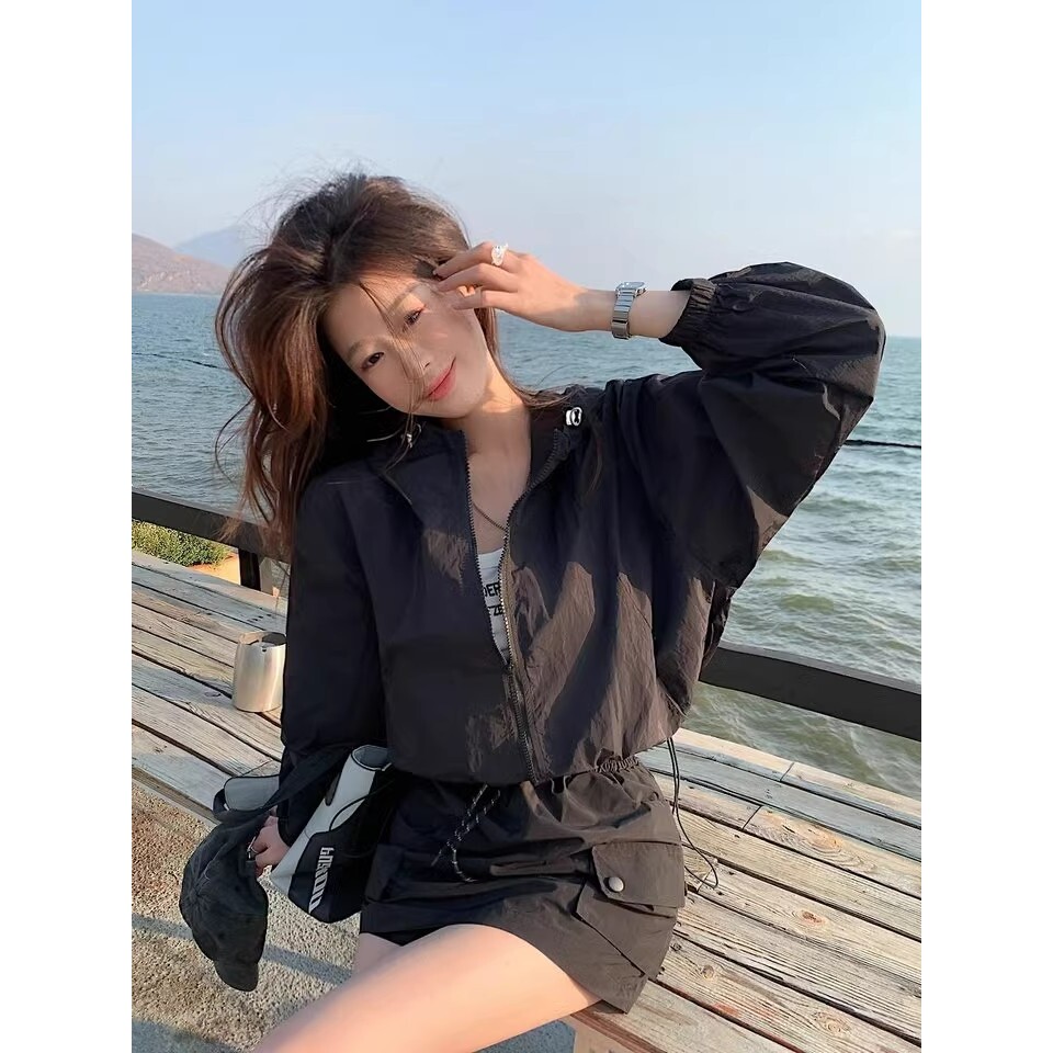 2025新款轻薄透气冰丝防晒衣女款夏季薄款专业户外短款冲锋衣外套