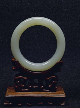 天然和田玉手镯55圈口女款胖圆条