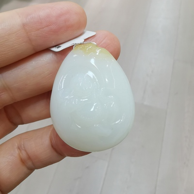 和田玉糖羊脂玉佛公自在佛吊坠