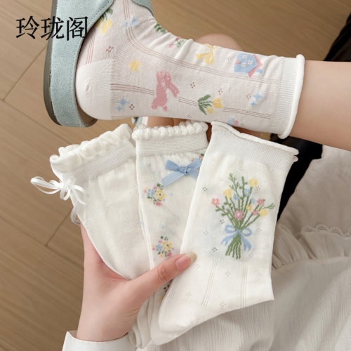 奶系花束中筒袜解锁温柔少女穿搭